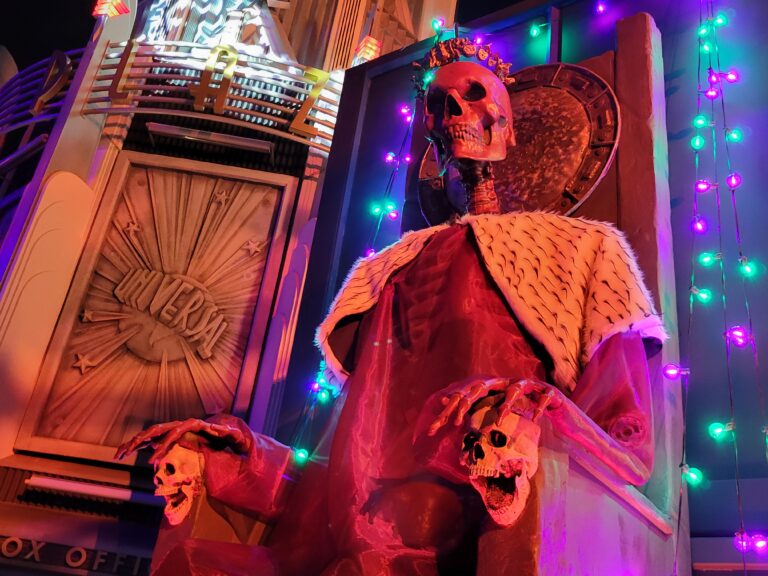 Halloween Horror Nights Hollywood Claws Its Way Back To The Top