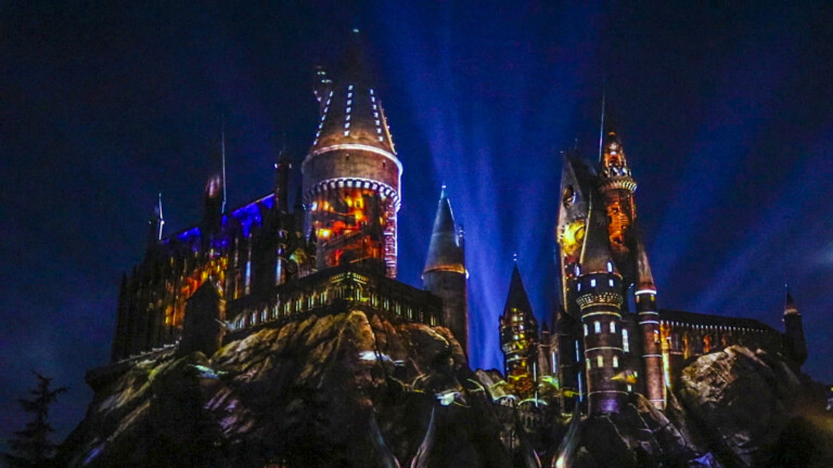 The Nighttime Lights at Hogwarts Castle Return to Universal Studios Hollywood