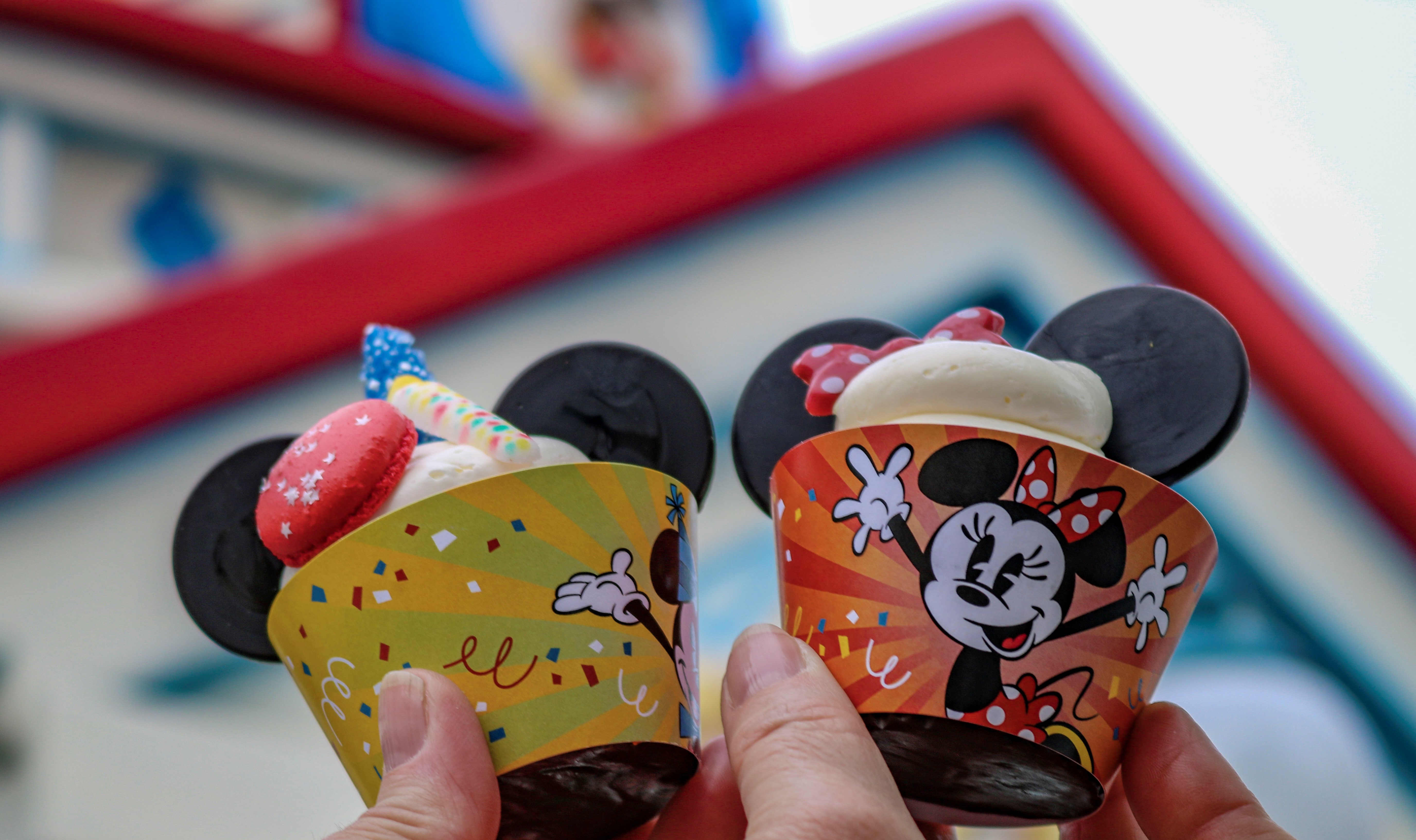 The adventure started out with these Mickey and Minnie chocolate chip cupcakes, each featuring decorative sweets that are perfect for that sweet tooth in your squad. 