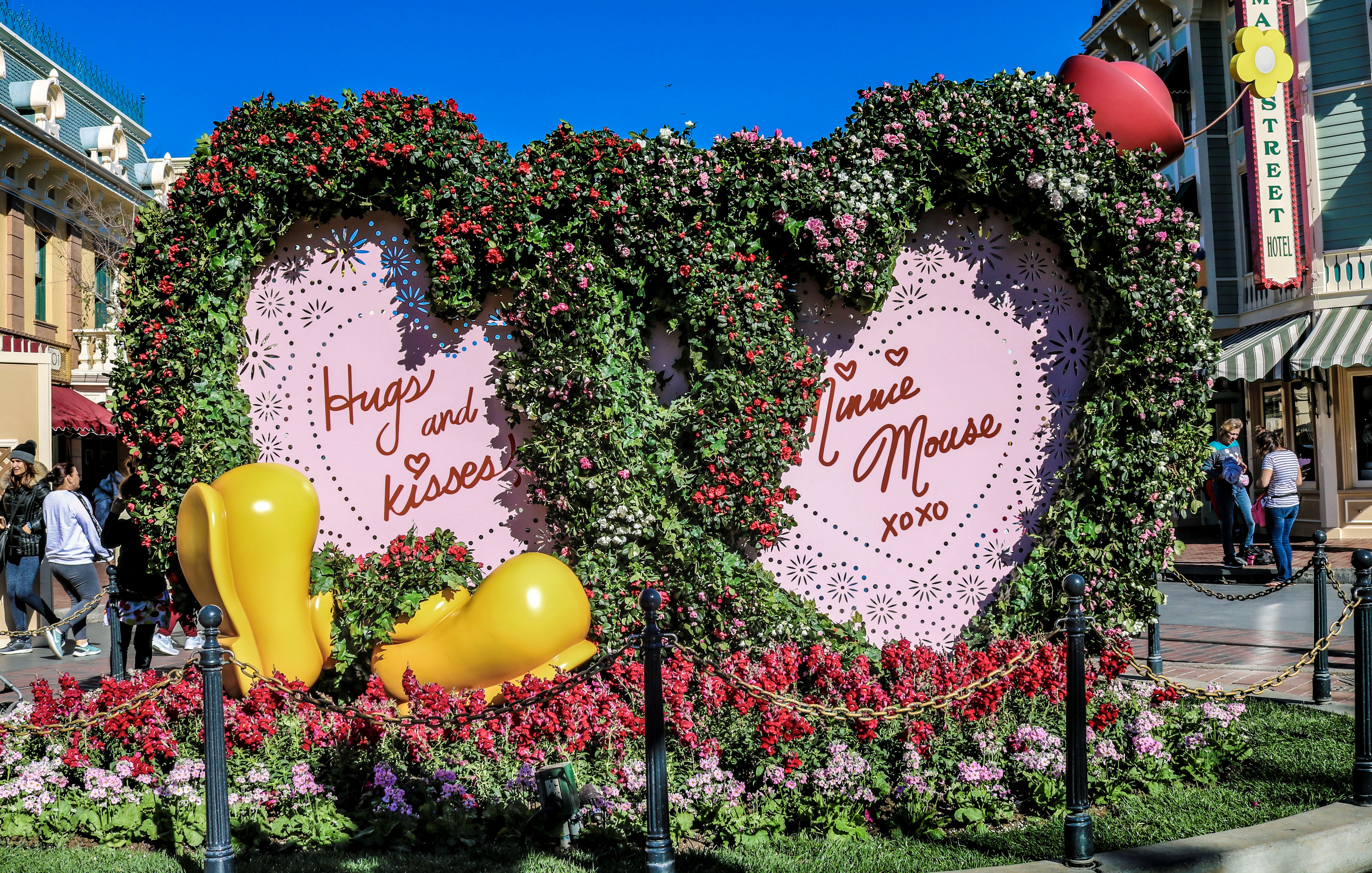 Snap a lovely photo with this adorable photo op right on Main Street! 